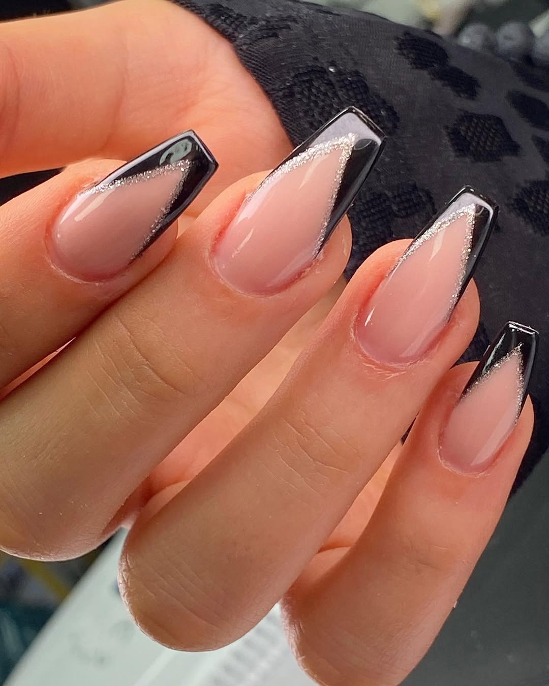 Zwarte French manicure met zilver glitter — editorial werk Nail & Beauty Studio